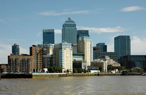 800px-London,_Canary_Wharf_from_Thames_2011-03-05