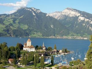 800px-Spiez_am_Thunersee