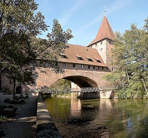 643px-Iron_Suspension_bridge_.Nuremberg